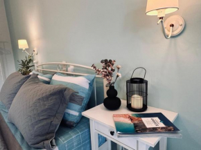Royal Jelly Suites - Renovated Suites with Pool Just 5 Minutes walk from the Beach By Villa 